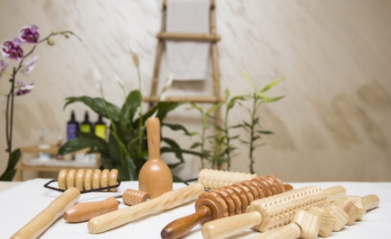 تراپی چوپی یا Wood Therapy چیست و چگونه بر سلامت و تناسب اندام تأثیر میگذارد؟