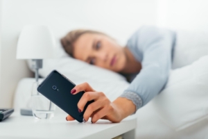هشدار متخصصان قلب: هرگز بلافاصله پس از بیدار شدن از خواب گوشی خود را چک نکنید