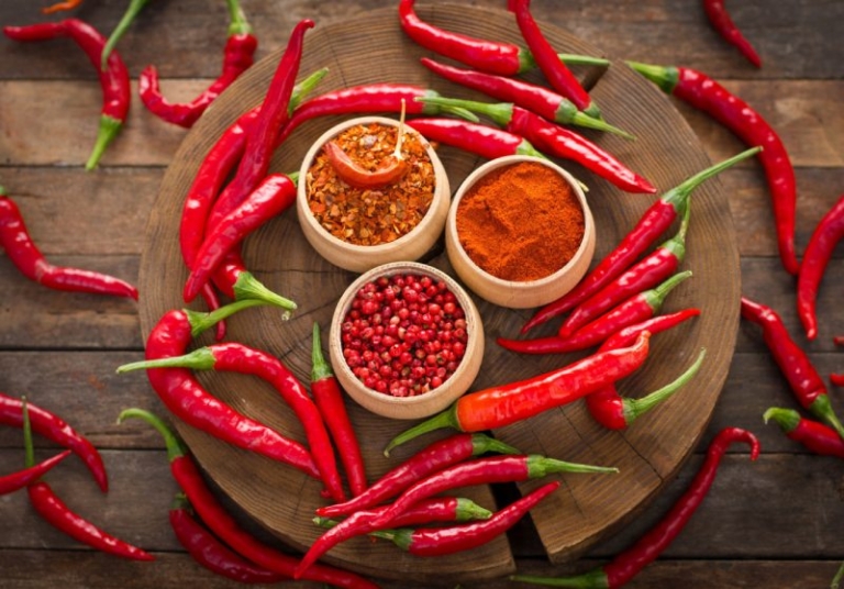 غذاهای کمی تند باعث کاهش سرعت غذا خوردن و مصرف کالری می‌ شوند