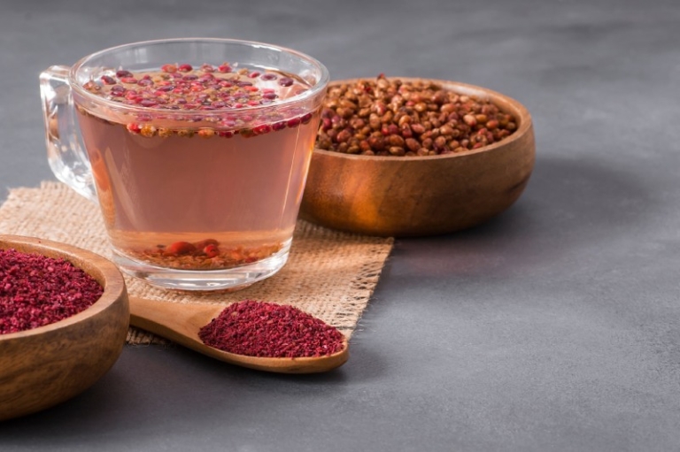خواص دمنوش سماق برای بدن و روش درست تهیه آن