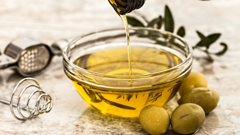 روغن زیتون و چاقی: چگونه مصرف بیش از حد چربی‌ های سالم می‌ تواند سلامت را تهدید کند؟