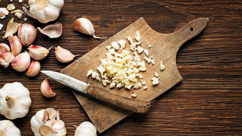 سیر خام یا پخته؛ کدام نوع بیشترین فایده را برای بدن دارد؟