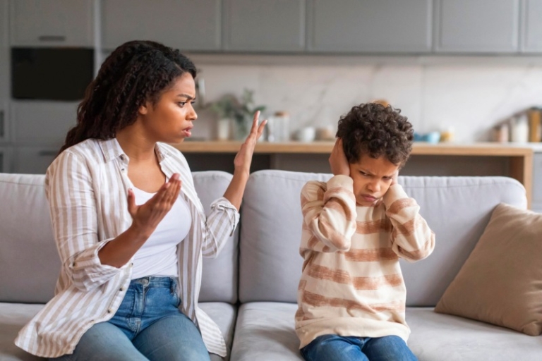 آموزش و اصلاح رفتار لجبازانه در کودکان: راهکارهای مؤثر برای والدین