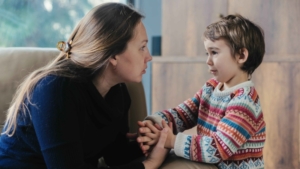 تاثیر مقایسه بر رشد کودکان و نقش تشویق سالم در پرورش اعتماد به نفس