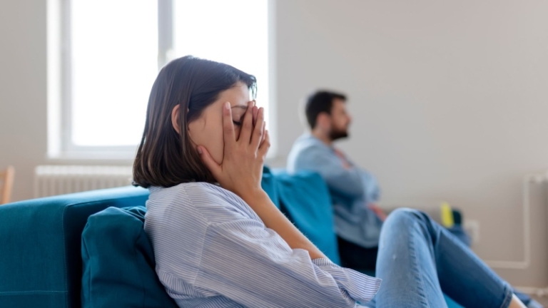 جدا نشینی همسران چیست و چگونه می توان با آن مقابله کرد؟ علل، نشانه ها و راهکارها