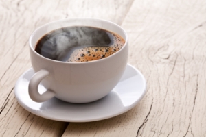 قهوه صبحگاهی: قبل یا بعد از صبحانه؟ بررسی فواید و عوارض