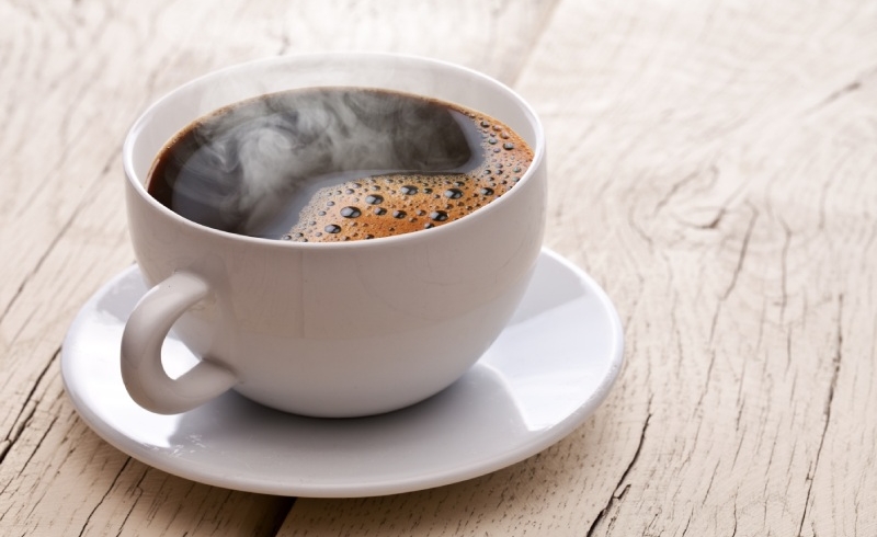 قهوه صبحگاهی: قبل یا بعد از صبحانه؟ بررسی فواید و عوارض