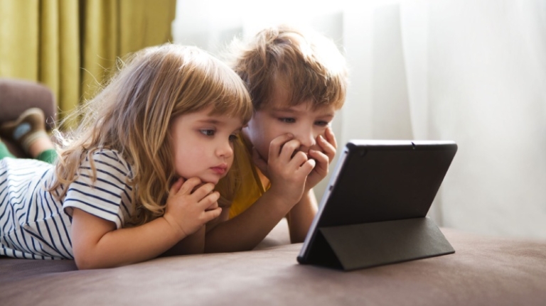 اثر پنهان ویدیوهای کوتاه بر مغز کودکان: هشدار کارشناسان روانشناسی