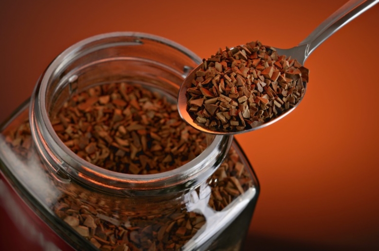 آیا قهوه فوری مضر است؟ بررسی علمی و نکات مهم مصرف آن