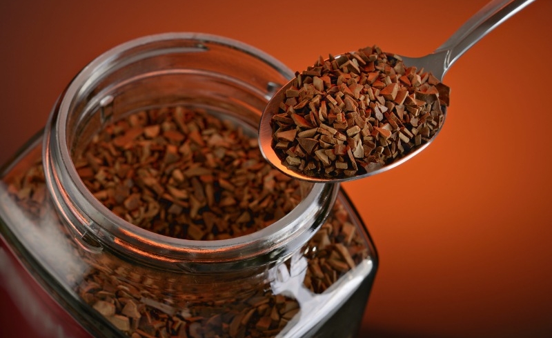 آیا قهوه فوری مضر است؟ بررسی علمی و نکات مهم مصرف آن