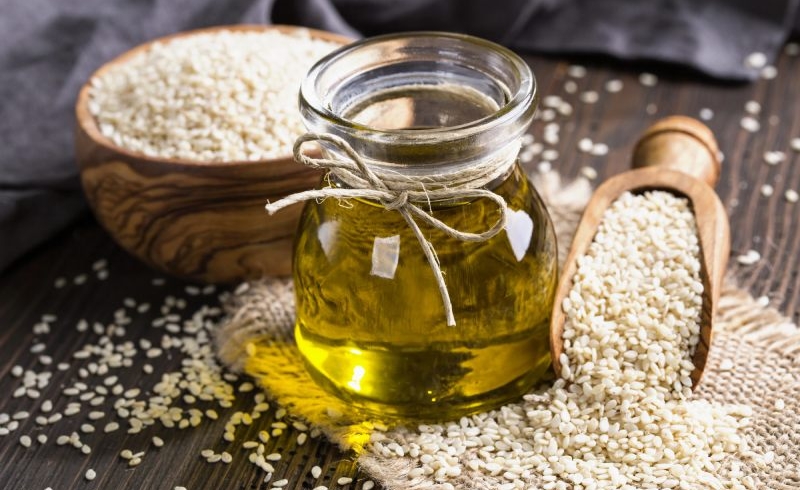مزایای شگفت‌ انگیز روغن کنجد برای سلامت عمومی بدن