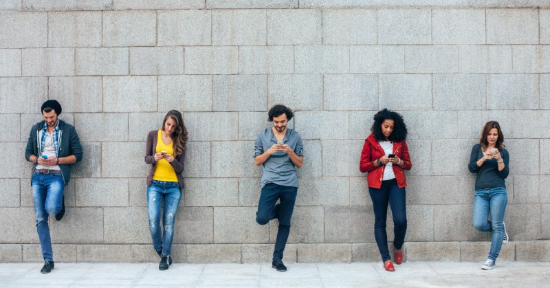 نقش شبکه‌ های اجتماعی در بحران مهارت‌ های ارتباطی